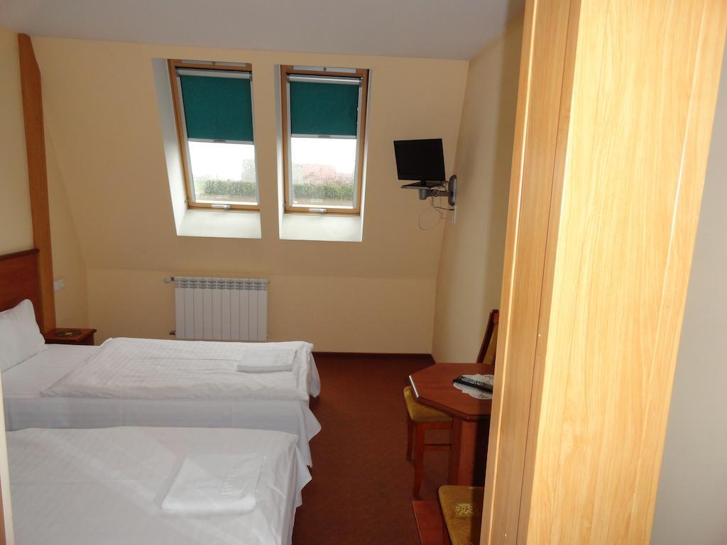Hotel Wielkopolanka 스로다 비코폴스카 외부 사진